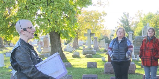 Memorial Day cemetery tour honors fallen veterans