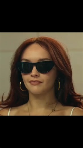 @view_match on Instagram: "1997년 개봉한 영화 Titanic은 잭과 로즈의 운명적인 사랑을 통해 비극 속에서도 오래 남는 감정의 깊이를 보여주는 작품입니다. 화려한 연출보다 인물의 감정 에 더 집중한 제임스 카메론 감독의 스 타일은 지금 다 시 봐도 묘하게 가슴을 울리죠. 배가 침몰하는 장면 이 아닌, 두 사람이 서로를 바라보던 순간들이 더 강하게 기억에 남는 영화이기도 합니다. nln이 감정을 완성 해주는 곡이 바로 셀린 디 온의 *”My Heart Will Go On”*입니다. 처음 들으면 잔잔한데, 어느 순간 자연 스럽게 가슴이 벅차오르는 느낌을 줍니다. 특히 후 반 부의 고조되는 보컬은 영화 속 잭과 로즈의 마지막 장 면과 겹쳐 지면서 괜히 마음이 서늘해지기도 하고요. 많은 분들이 “이 노래가 나오면 왜 그 장면이 자동으로 떠오르는지 모르겠다”고 말하는데, 그만큼 영화와 음 악이 자연스럽게 얽혀 있는 곡입니다. nln1998년 아 카데미 주제가상을 비