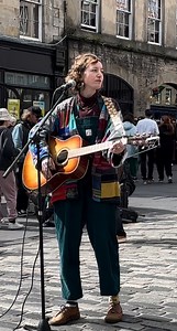 9.2K views · 212 reactions | Thomas . . . . By Anny Leigh #annyleigh #music #buskers #buskersofglasgow #edinburgh #edfringe #scotland #glasgowmusicscene #scotlandmusicscene | BuskersofGlasgow | Facebook