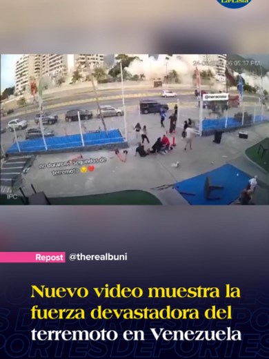 No tuvieron tiempo de reaccionar: un nuevo video de una cámara de seguridad captó la fuerza devastadora de uno de los terremotos que azotó a Venezuela el pasado miércoles 24 de junio. La fuerza fue tal que varios edificios colapsaron casi al instante, mientras que muchas personas que se encontraban afuera terminaron en el suelo por la intensa sacudida que recibieron. El saldo oficial de fallecidos supera los 1,400, más de 4,000 heridos y la ONU estima hasta 50 mil desaparecidos.