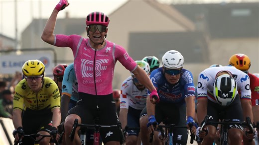 Paris-Nice: Lamperti premier maillot jaune, Martinez au sol... Revivez la 1ère étape de la course au Soleil en live