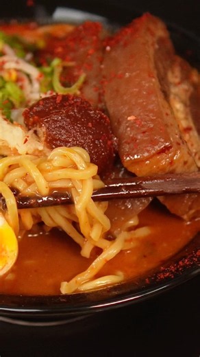 Spicy Miso Ramen Meets Melt-in-Your-Mouth Stewed Pork Belly #ramen #spicymisoramen #misoramen