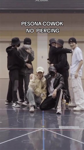 Mark pernah pengen piercing langsung di plototin renjun 🤣🤣🤣🤣