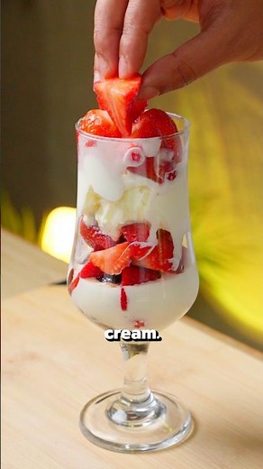 ULTIMATE Strawberry Sundae