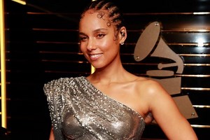 Alicia Keys Laid Her Edges With This $7 Product For The Grammys | Essence