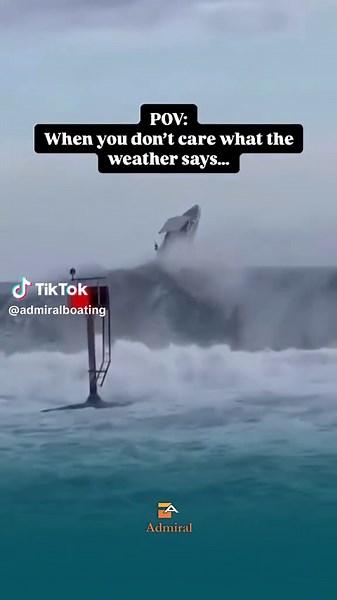 When duty calls, you answer👍😅 Follow @admiralboating for daily boating content, expertise and information!⚓️ • #luxuryboats #admiralboating #bigboats #boatfails #boatreels