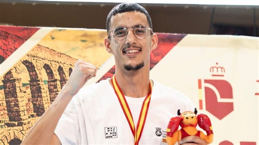 Elias Azaouaghe, nou campió d'Espanya de boxa amateur del pes superlleuger