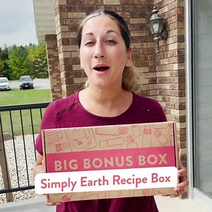 8.1K views · 349 reactions | Hey, Essential Oil Lovers!!! 殺  We made learning essential oils fun and easy with this Recipe Box!!!  Subscribe to learn and get the following:  Four 100% Pure Essential Oils  Hand Packaged Extras ️ Six Recipe Cards  Free Big Bonus Box (worth $44) 隸 Exclusive access to the Essential Oil Hero Course (worth $235)  Over $120 in Value Check  simplyearth.com/box  | Simply Earth | Facebook