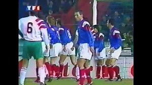 exactly 26 years ago . a fantastic game ! France 🇫🇷 vs. Bulgaria 🇧🇬 1-2 ( Cantona ⚽️ 31' / Kostadinov ⚽️ 37' , ⚽️ 90' ) 17 november 1993 Bulgaria needed a victory , away in Paris to qualify for the 1994 World Cup and they defeated and eliminated France in Paris ! Bulgaria 🇧🇬 had an extraordinary generation ! | Balkanic football