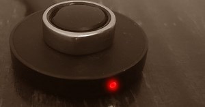 Oura Ring Charger Flashing Red Light (Troubleshooting)