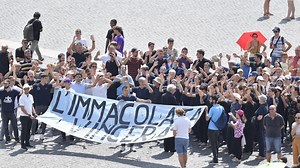 Angélus de l'Assomption: Marie, symbole du renversement des valeurs - Vatican News