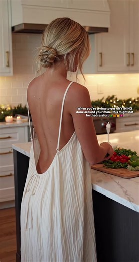 Stylish Backless Dresses for Holiday Shopping