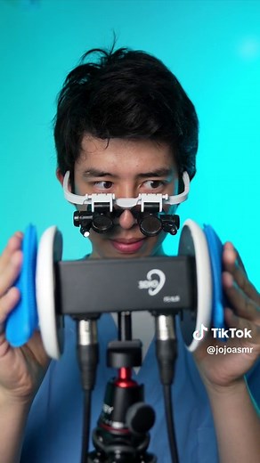 1 minute ear cleaning! 👂🏻 🧼 #asmr #asmrsounds #asmrtingles #jojoasmr #asmrtiktoks #asmrtriggers #asmrearcleaning