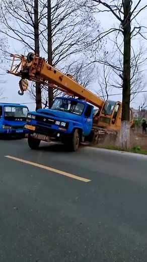 #crane #fyp #bluecollar #heavyequipment #cranetok #cranetiktok good driver...