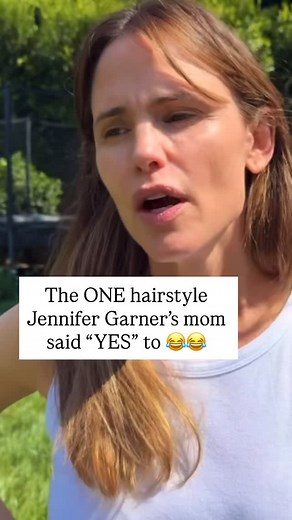 ‼️ This is why it’s hard not to love Jennifer Garner — she’s the first to poke fun at her younger self… bangs and all 😃 Happy Friday! 🥰 Jennifer Garner fans, Hollywood news, celebrity news, celeb news daily, Hollywood gossip, Hollywood celebs, pop culture, pop culture news, celebrity gossip, Hollywood celebrities, The A-Lister | A Lister