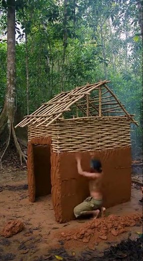 Alone in the Wild: Building a Jungle Hut with No Tools