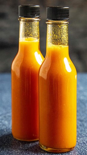 Learn how to make tabasco hot sauce with this homemade tabasco sauce recipe, using garden grown tabasco peppers, vinegar and salt. Fermented and non-fermented versions. >> Comment “RECIPE" and I'll send this recipe straight to your DMs! 🥳 GET THE FULL RECIPE ⬇️ https://www.chilipeppermadness.com/chili-pepper-recipes/sauces/tabasco-sauce/ Ingredients: FOR THE FERMENTED VERSION 5 ounces tabasco peppers roughly chopped 2 tablespoons sea salt (.67ounce - 19 grams) 1 quart unchlorinated water 1 cup 