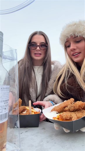 Tart on tour, TODAY HAYDOCK RACES, the tartastic horseys were slay. Food avg tartness 🍗 🐎 🫣🫦❤️‍🔥👩‍❤️‍💋‍👩#teatimetarts #longlivethetarts #races #foodie #reveiw