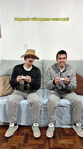 JOGANDO VIDEOGAME COM O PAI😂