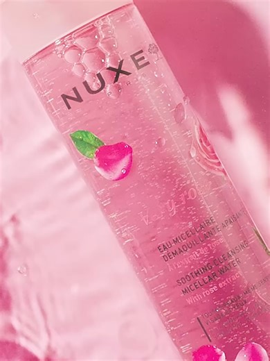 Làm sạch nhẹ tênh, da vẫn êm mịn. Nước tẩy trang Micellar Very Rose trở lại với diện mạo tươi mới cùng công thức cải tiến, sẵn sàng cho chu trình chăm da mỗi ngày:​ ✨ Công nghệ Micellar cuốn trôi lớp trang điểm, bụi mịn và dầu thừa chỉ trong một bước.​ ✨ Da sạch thoáng, mềm mại, không khô căng sau khi dùng.​ ✨ Hương hoa hồng Damask dịu nhẹ, mang lại cảm giác thư giãn ngay từ lần trải nghiệm đầu tiên.​ #nuxe #nuxevn #happyinpink #chamhongrangro #veryrose #micellarwater