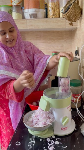 There's not much time, work will be done at a fast pace😐#kitchenware #tips #cutting #shorts #jeri...