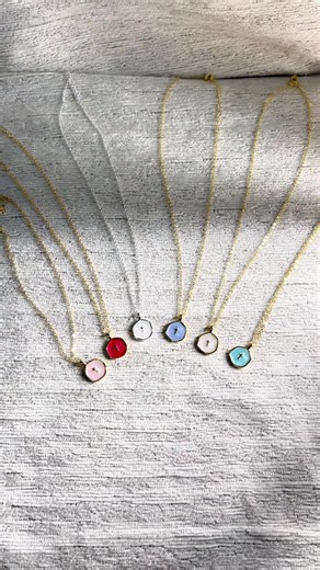 Gorgeous and dainty cross necklace!! #necklace #crossnecklace #daintyjewelry #shop #tewiky