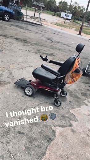 I seen that empty wheelchair and almost panicked 😭 bro popped out like ‘you good?’ 😂💨 | Geo Davis