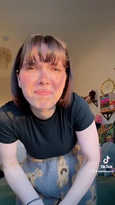 Some signs in British sign language like ‘don’t know’ do not get negated by simply shaking the head, some signs like this one have their own sign for the negated version! ##bsl##britishsignlanguage##signlanguage##deaf##sign##adel##deafcommunity##deafculture##deaftiktok##LearnOnTikTok##deafawareness##teacherlife | Adeleonova