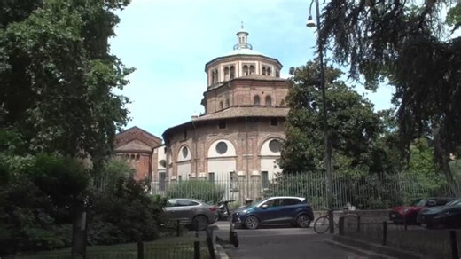 Milano, la chiesa di San Celso protetta da una cancellata di oltre 2 metri
