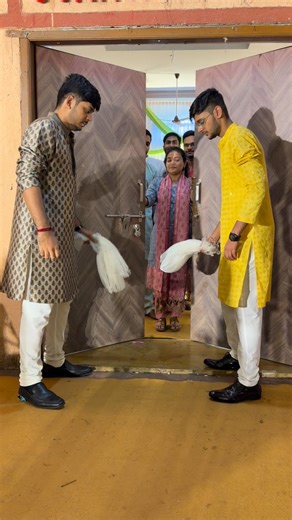 The RR Wedding Story ❤️✨ on Instagram: "The Bride getting bullied by her friends🤭😂"