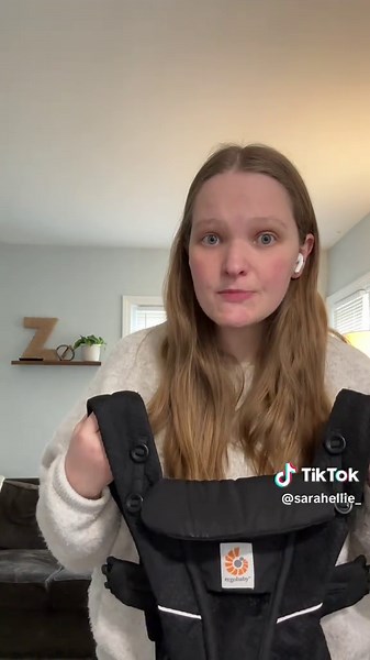 Baby carrier review series continues with the @Ergobaby !! Next up: my Ergobaby carrier (and this one is MADE for adventure days 🤍) If you’re a mom who loves being outside, this one is a must. The mesh material is super breathable, so both you and baby stay cool (huge win in the summer). It’s lightweight but still really supportive, which makes it perfect for walks, errands, hikes, or just being on the go. Also… it’s black 🙌 which means no stressing about spit-up, dirt, or everyday mess. It st