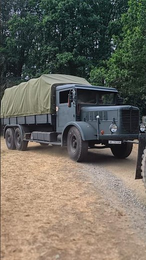 The only one in the world - BÜSSING-NAG 900 towed by Oshkosh M1070