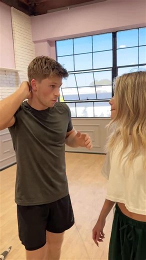 Robert Irwin on Instagram: "Teaching @witneycarson how to catch a crocodile. Good form, I’m very impressed!"