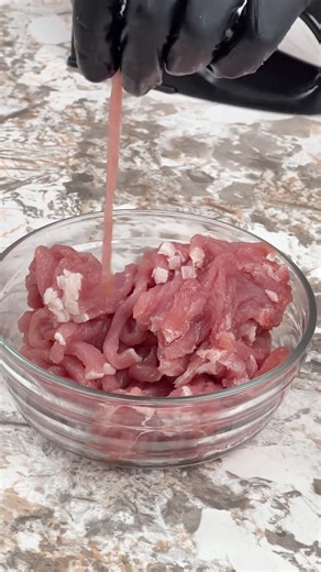 🔪 Slice Meat in Seconds with Our Fast Meat Cutter! 🔪 Make meal prep a breeze with our convenient meat slicer. Quick, easy, and efficient—perfect for busy kitchens! 🍖⏱️ #KitchenEssentials #FastMeatSlicer #QuickPrep #MealPrepMadeEasy #KitchenTools | Home Kitchen Supplies