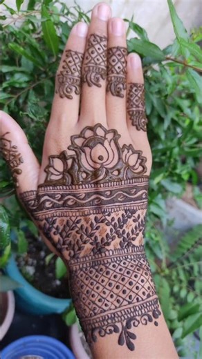 🌸 Back Hand Flower Mehndi Design | Easy & Beautiful Mehndi for Beginners 🌸 #Shorts