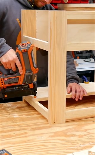 Making a Farmhouse End Table #endtable #farmhousetable #farmhousestyle #farmhousedesign #woodworkingproject | DIYTyler