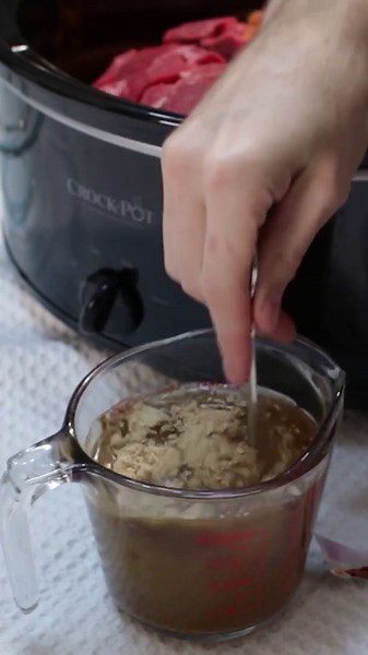 Easy slow cooker stew #shorts | Simple Crock-Pot beef stew recipe