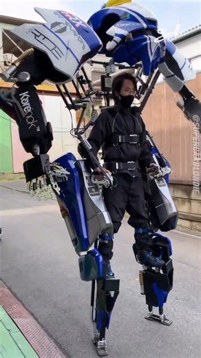 This is a real life EXOSKELETON suit 😍 Join our global community, share your expertise, and explore partnership opportunities. 👉 www.ctorobotics.com Stay updated with the latest insights on #Robotics, #AI, #Automation, and #SmartManufacturing. 🚀 👉 https://ctorobotics.com/newsletter/ 👉 Whatsapp Channel : https://whatsapp.com/channel/0029VawVaJgGOj9rKTAdPn0E 👉 Telegram Channel : https://t.me/ctorobotics ⚠️ This video is shared for educational and informational purposes only. It does not cont