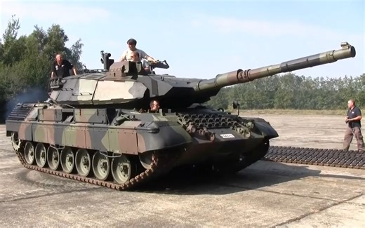 比利时博物馆 Leopard1 车族展示