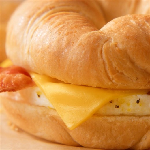 Discover bold flavors and quality ingredients at RaceTrac with cheesy pizza perfection, fluffy breakfast sandwiches, and freshly ground coffee. | RaceTrac