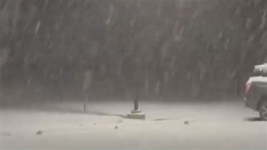 Heavy snowfall in Midland, Texas during winter storm