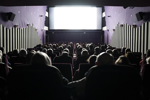 Hausse des entrées dans les cinémas suisses en 2023 grâce à quatre films | RTS