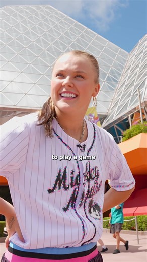 JoJo Siwa's Imaginative Encounter at EPCOT