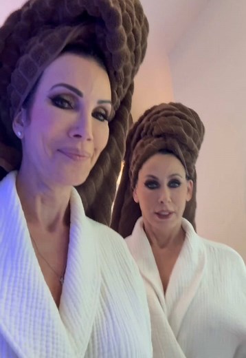 I can’t stop laughing at the bloopers from this reel with @Reagan Foxx 😂. Please enjoy a laugh on us. I’d say we’re at about 90% bloopers and 10% usable footage. The finished product is at the end. #funnytiktok #viralvideo #bloopers #bts #twins