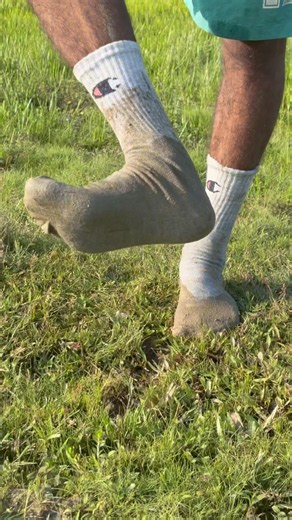 💦 The boy shows survival skills: how to walk easily in Rain season🧦