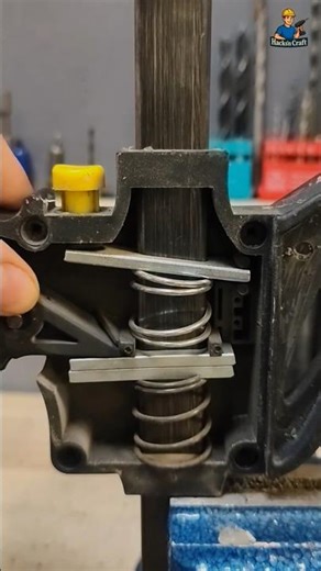 How This Clamp Mechanism REALLY Works! 😱🔧 #DIY #ToolHack