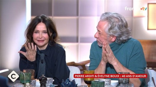 Evelyne Bouix très mal à l'aise sur le plateau de C à vous au moment d'évoquer son coup de foudre pour Pierre Arditi