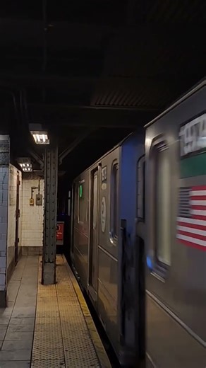 IRT Lexington Avenue: R62A 6 train approaching 125th Street