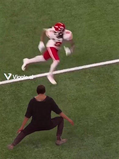 david plays American football