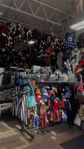 Hidden gems around the shop 👀✨ 🏒 sticks • ⛸ skates • ⛳ golf bags • 🏃‍♂️ running vests • 🧢 baseball hats One-of-one finds you won’t see twice. #HiddenGems #ShopLocal #SportsFinds